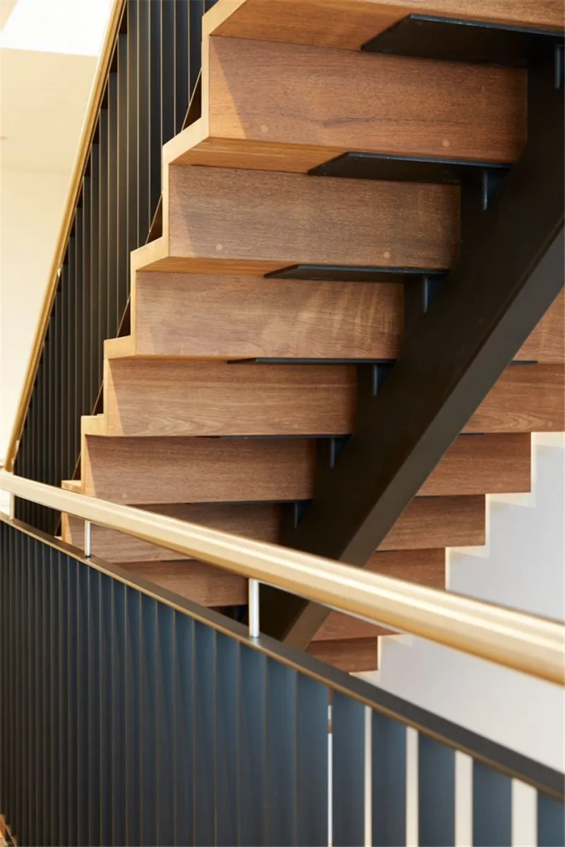 Modern Household Kukwira Wooden Staircase Carbon Steel Railing And Stainless Steel Handrail Stair