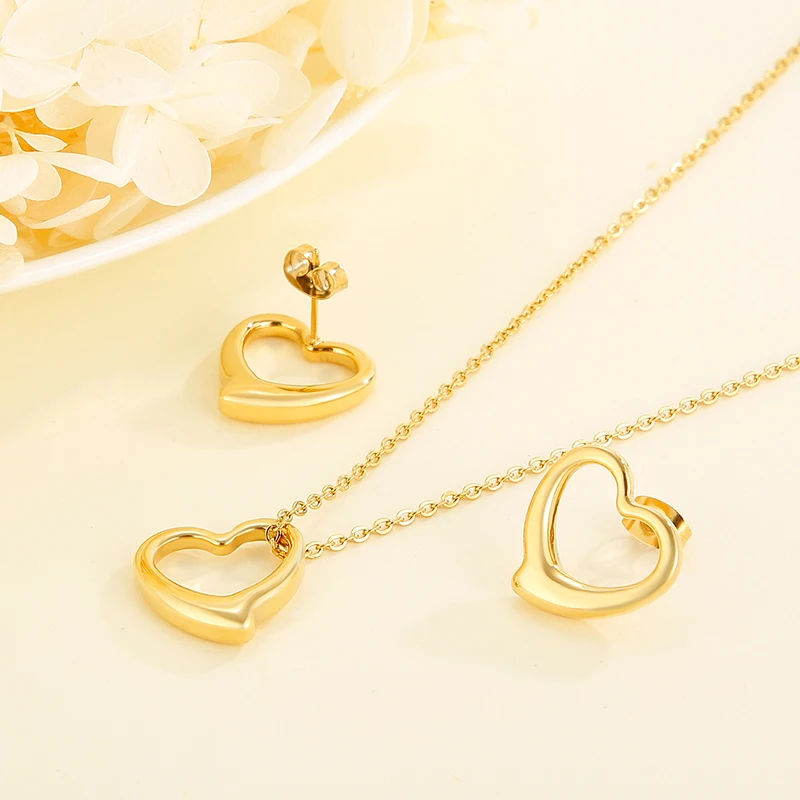 

Gold Plated Jewelry Gold Charm lady Pendant Stainless Steel Necklace