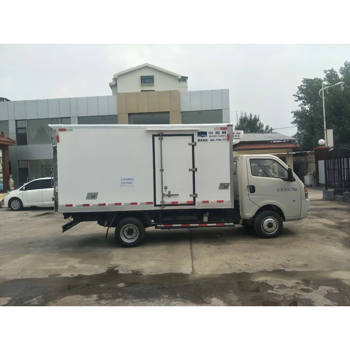 D5 Refrigerator truck1