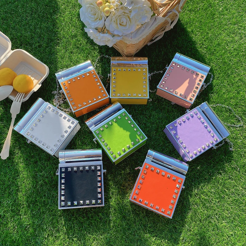 

2021 Trendy Colorful Rivet Cute Mini Chain Bags For Ladies Small Box Crossbody Bag