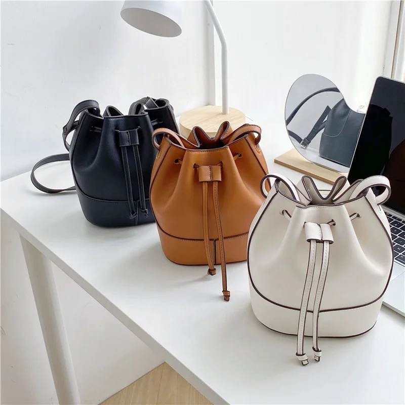 

Korean new one shoulder Pu splicing women's bag fashion design drawstring open bucket Messenger Purses