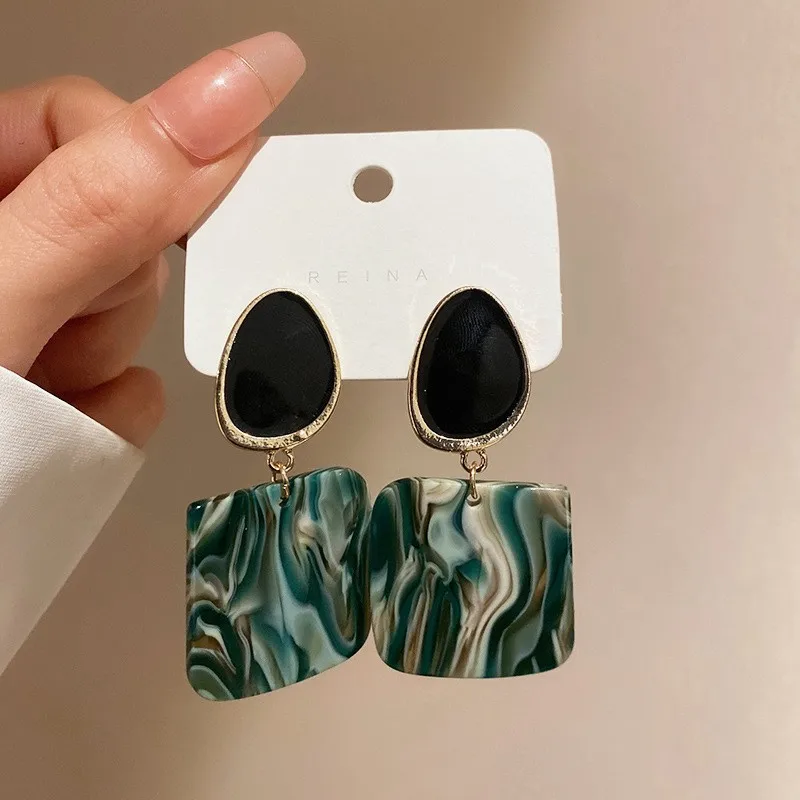 

HOVANCI Bohemian Big Plant Resin Acrylic Flower Earrings display Geometric Colored Matching Acrylic Earring