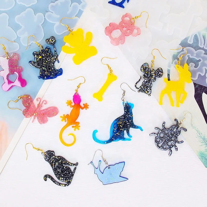 

DIY Crystal Dropping Gel Animal Series Earrings Silicone Mold Cat Violent Bear Dog Insect Pendant Hanging Model