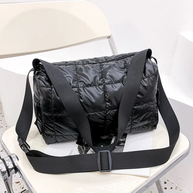 

2022 Quilted Woman Puffer Tote Bag Large Capacity Nylon Cotton Purses and Handbags Luxury Women