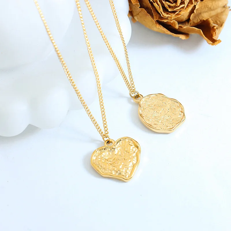 

Ins Retro Embossed Peach Heart Irregular Pendant Necklace