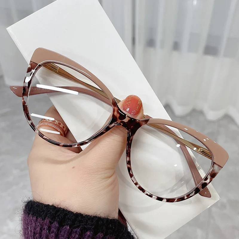 

2022 New European and American Gradient Color Cat Eye Frame Anti-Blue Light Glasses TR90 Metal Fashionable Legs Flat Mirror, As the picture shows