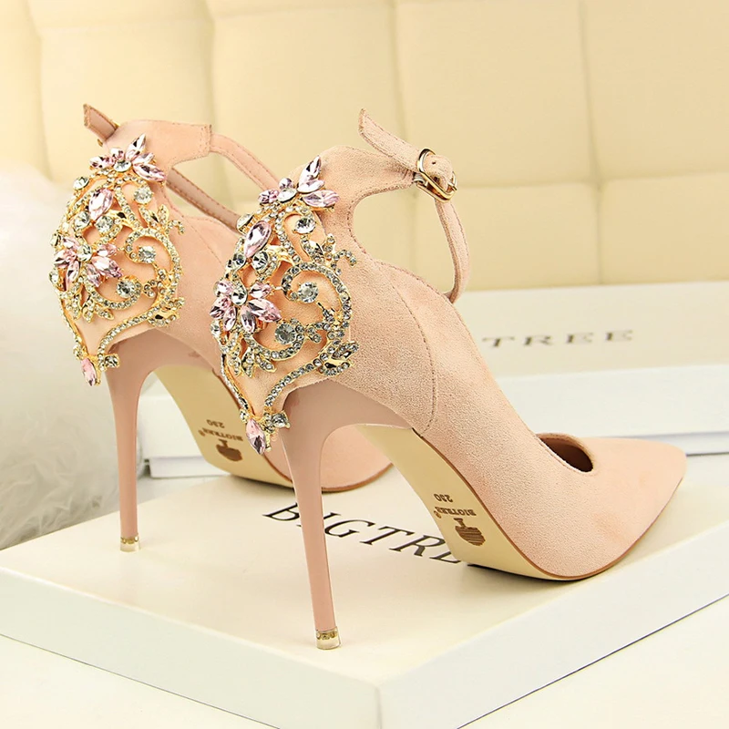 

2022 Spring New Red Water Drill Shallow Mouth Women High Heels Sexy Dress Shoes Wedding Shoes Bride Top Selling Party High Heels