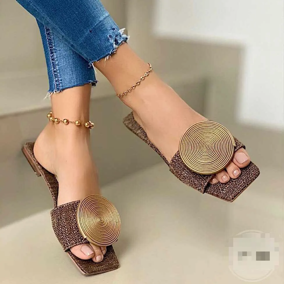 

2021 Summer woman new fashion personality square head flat sandals plus size, Red black apricot or customized