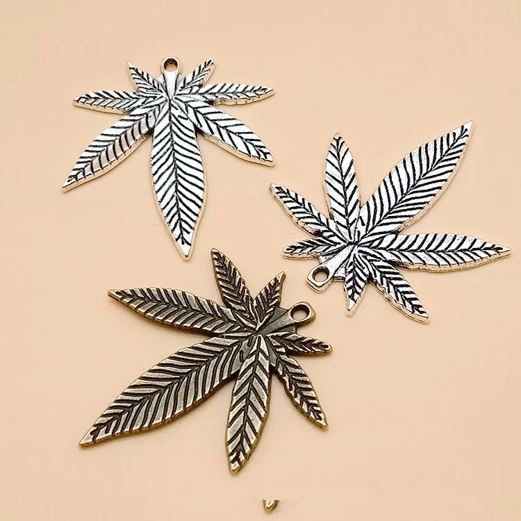 

Antique Silver tone/Antique Bronze Maple Leaf Pendant Charm/Finding Bracelet Necklace Charm DIY Accessory Jewelry Making, Picture