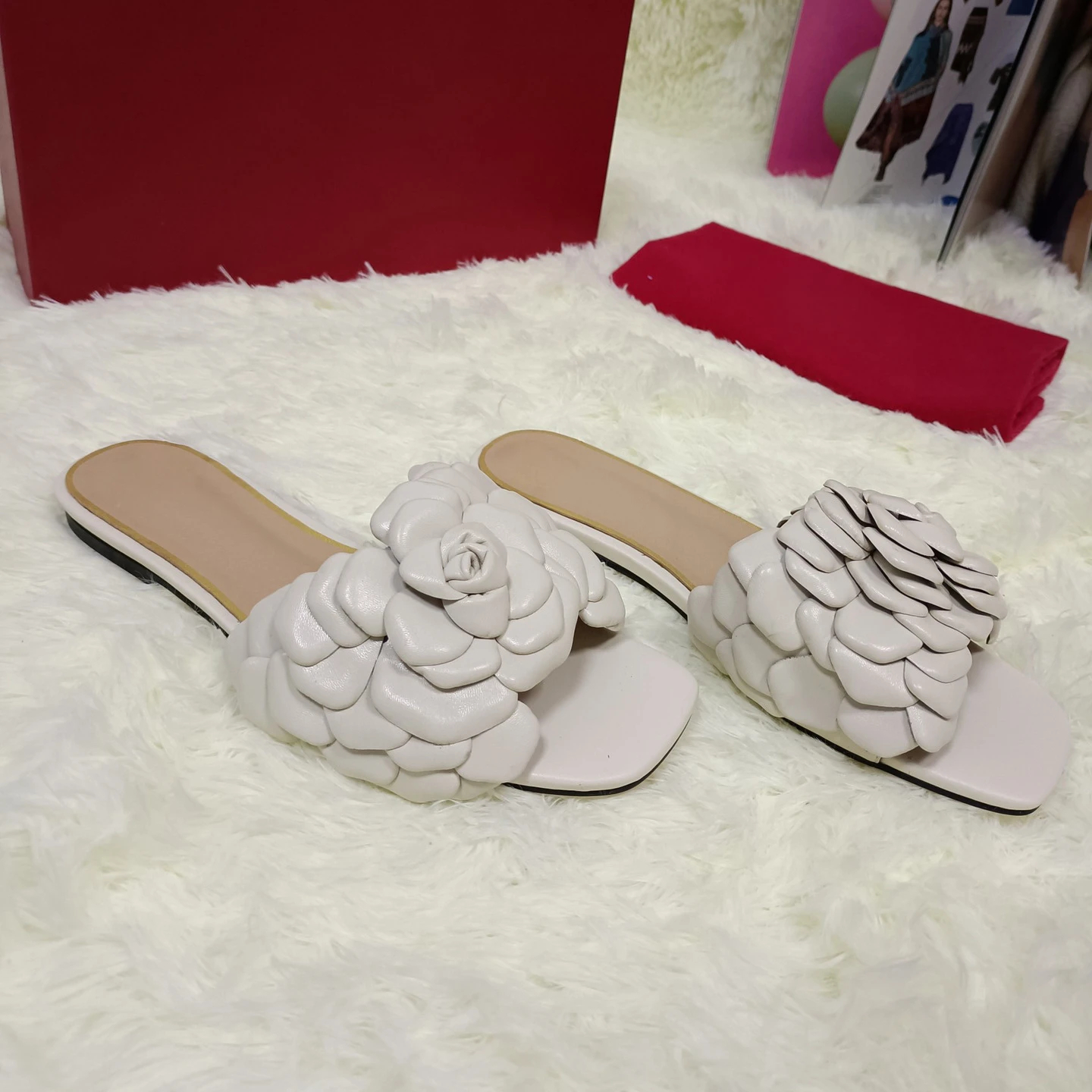 

2021 foreign trade new style camellia leather slippers outer wear fashion female flat sandals and slippers, Gray red pink wind red