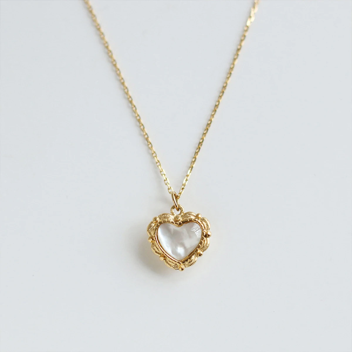 Fashion Stainless Steel Jewelry 18K Gold Plated Epoxy Natural Shell Love Heart Pendant Necklace for Women YF2406