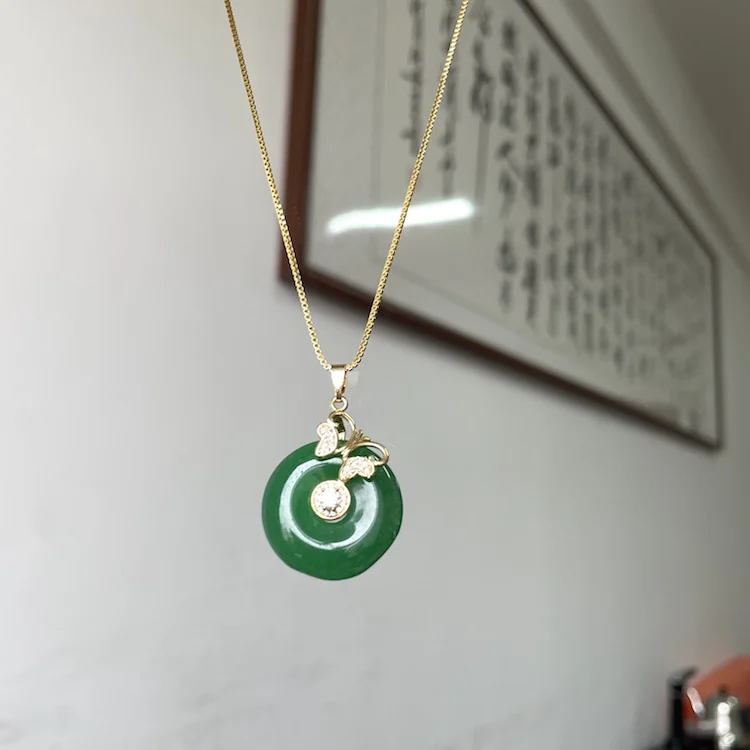 

Natural Beautiful Wholesale Jadeite Peace Buckle Pendant charms Green Jade Pendant Peace Buckle Pendant For Gift