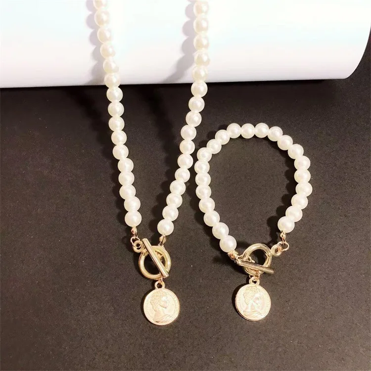 

2021 NEW OT Clasp Lock Pearl Pendant Necklaces Gold Coin Charms Necklace Beaded Bracelets Set For Women Jewelry Sets