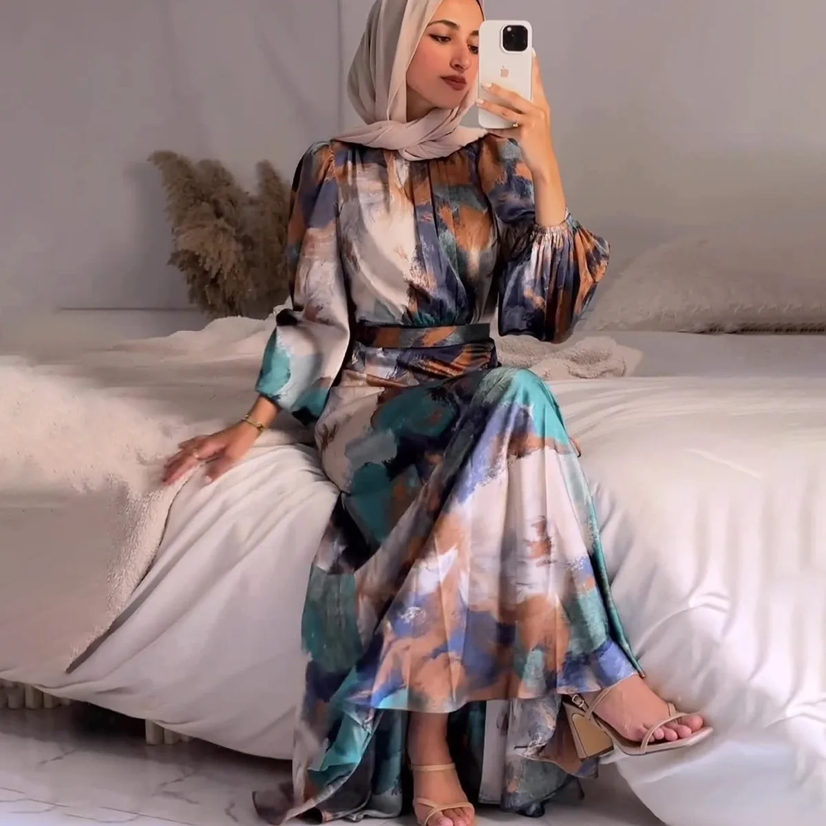 Boutique Wholesale 2026 Autumn New Fashionable Pleated Waist Slimming Long Sleeved Mid Length Women's Dress