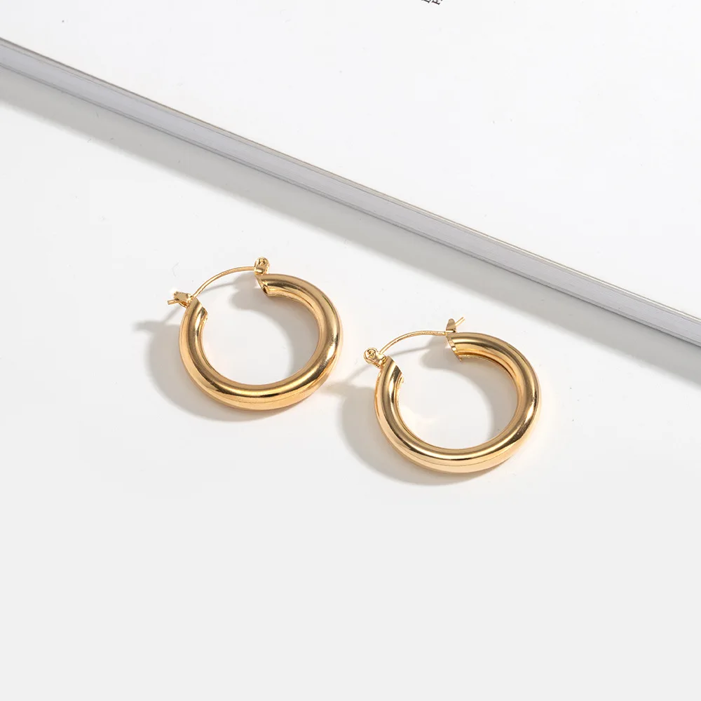 

Simple Geometric Metal Chunky Tubular Round Circle Clip On Hoop Earrings Fashion 2-3cm Gold Thick Hoop Earrings, Picture shows