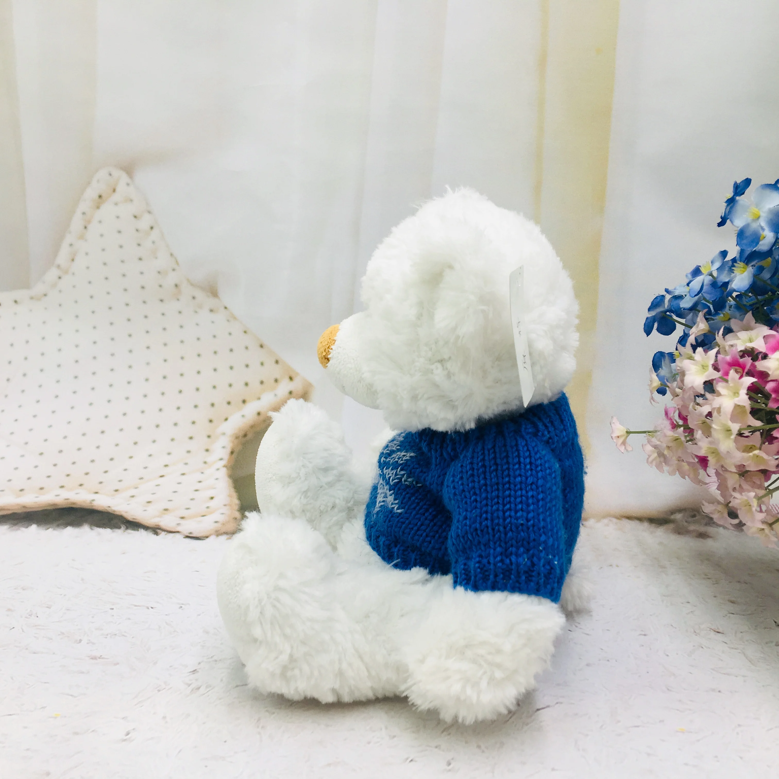 青岛厂家定制白色泰迪熊带毛衣质量好毛绒泰迪熊着装