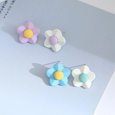 

2021 New Arrival Cute Contrast Flower Earrings Sweet Daisy Earrings for Women Girls, Picture shows