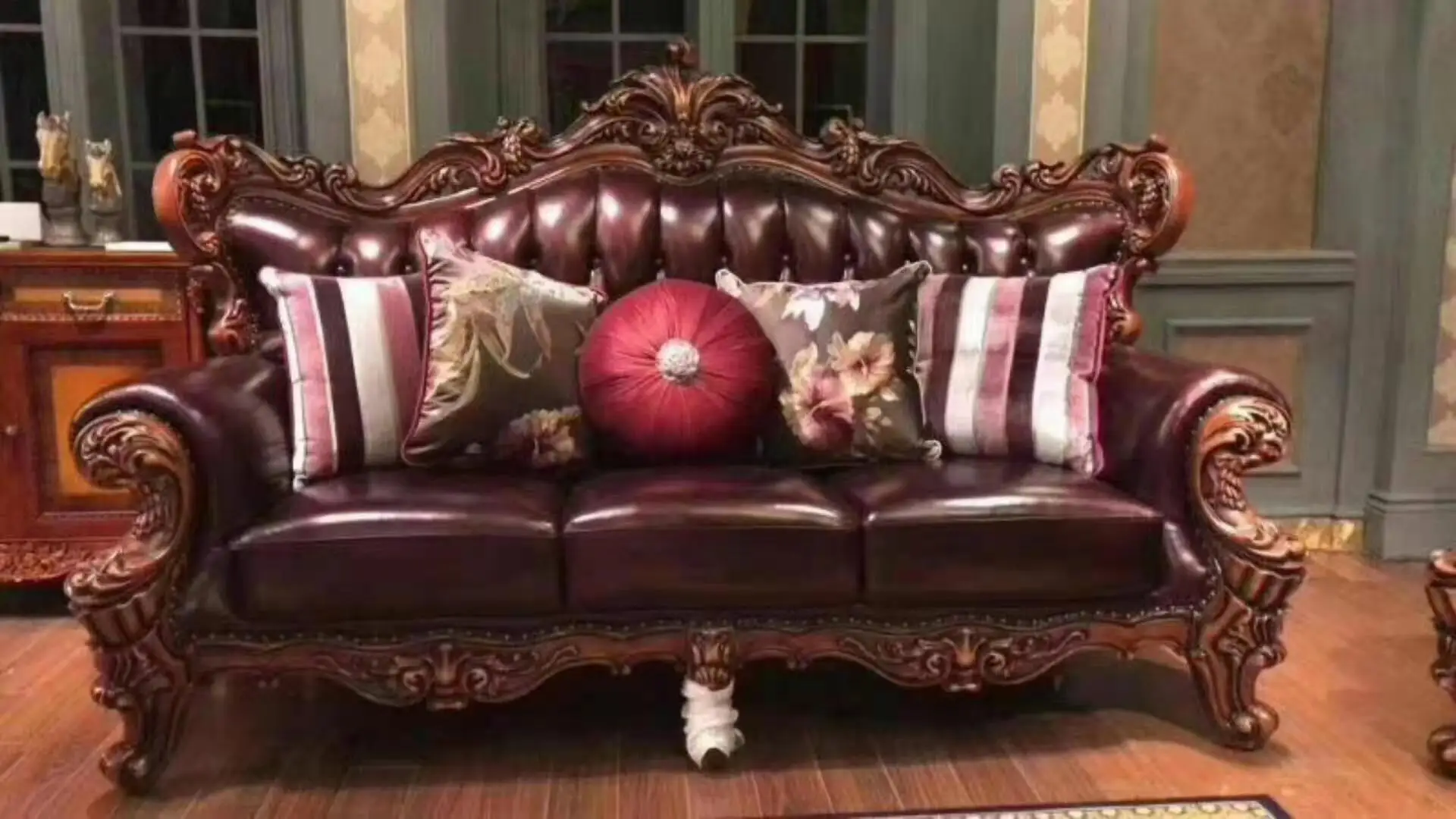 European classical wood carved living room luxury sofa set