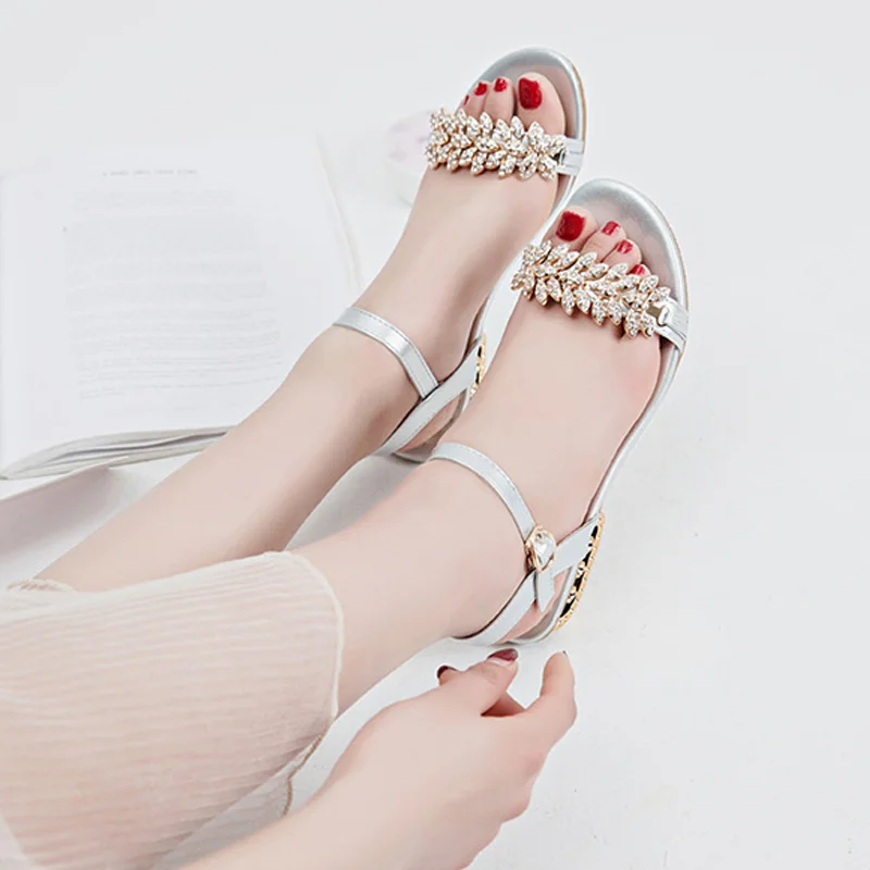 

New Arrival Fashion man-make leather Lady Summer Customized Comfortable sweat absorb Sandal