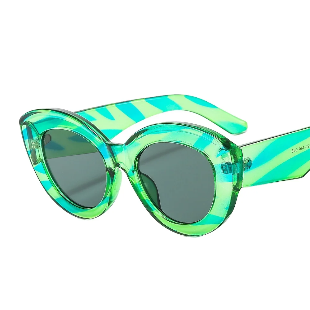

New thick edged cat's eye personalized women's fashionable gorgeous color stripe decorative Sunglasses