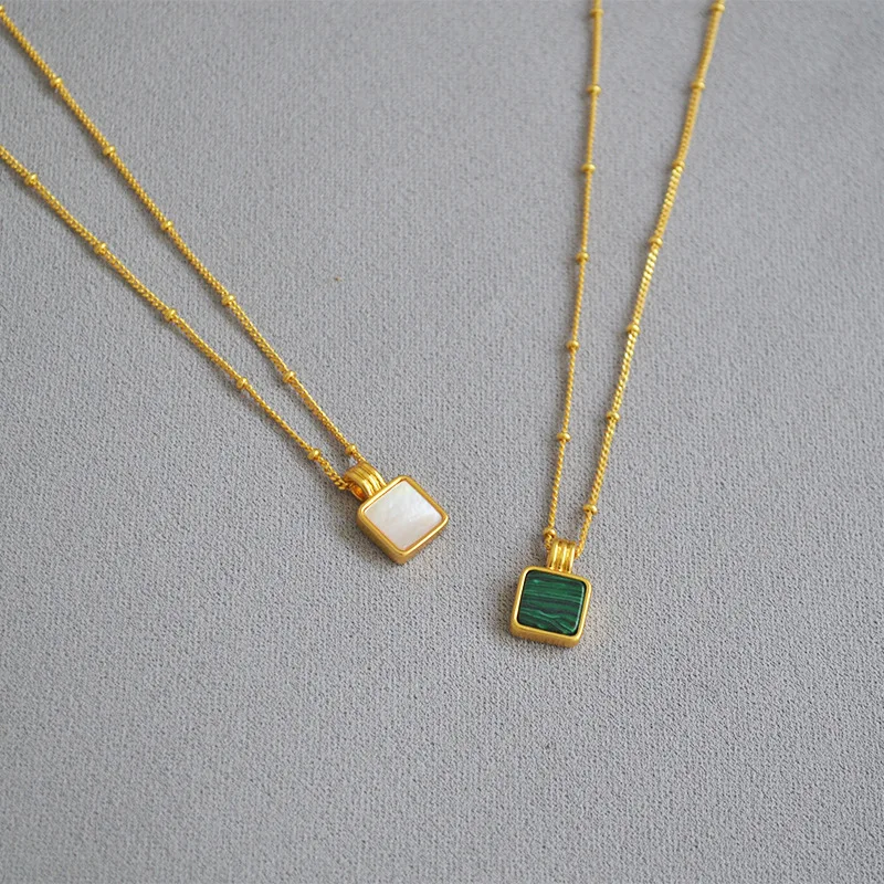 

JUHU Retro Old Brass Gold-plated Malachite Shell Mother Shell Square Pendant Necklace, Malachite square card, mother shell square card