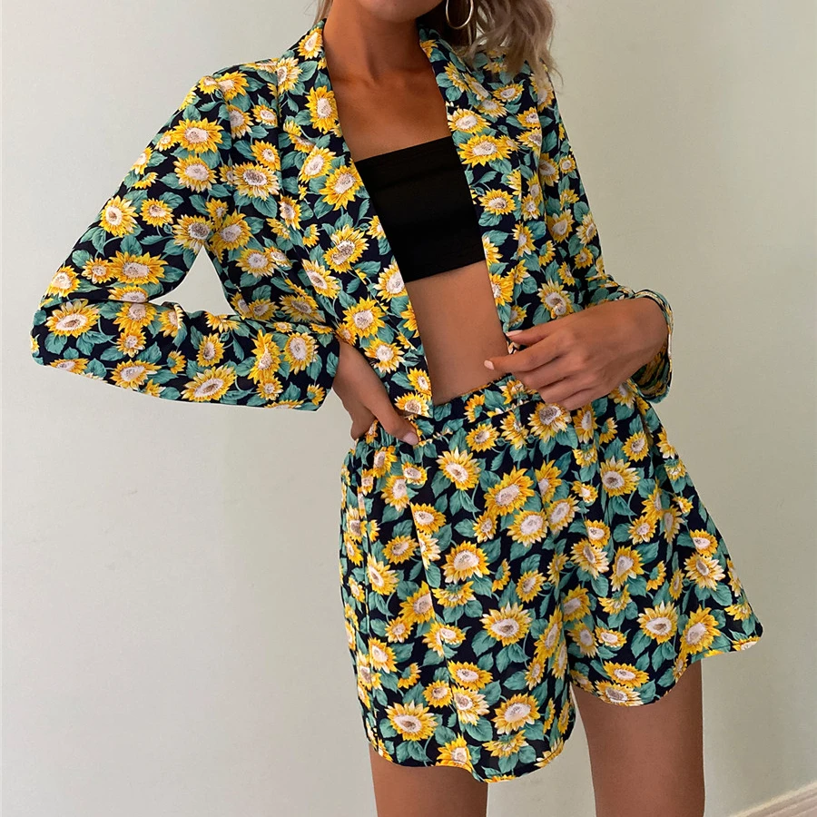 

Dropshipping Woman Clothings High Summer Beach wear Ladies Floral Printed Women Blazers And Shorts Two Piece Set, Shown,or customized color