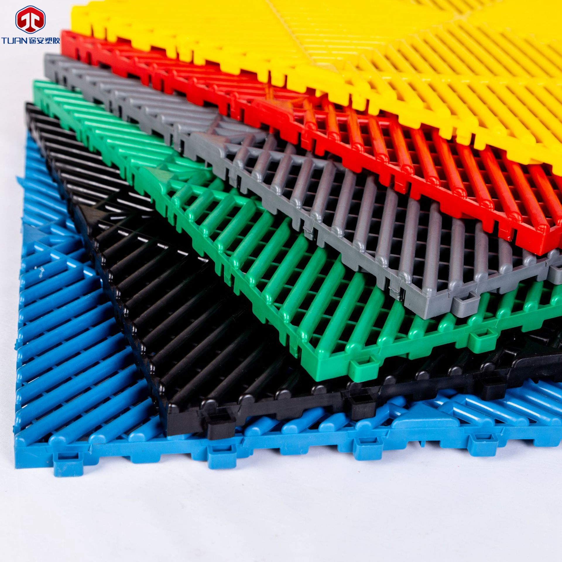 

30mm Plastic Car Wash Garage Flooring Mats in Vented Modular Tiles