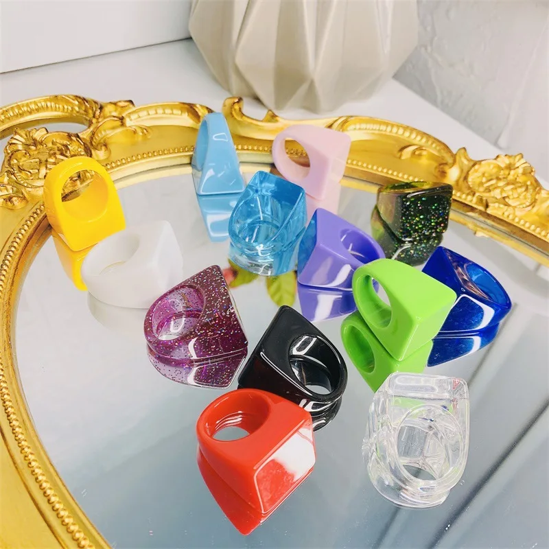 

OUYE 2022 Fashion DIY Acrylic ring for women Simple colorful Resin Ring Jewelry Wholesale acrylic jewelry square rings