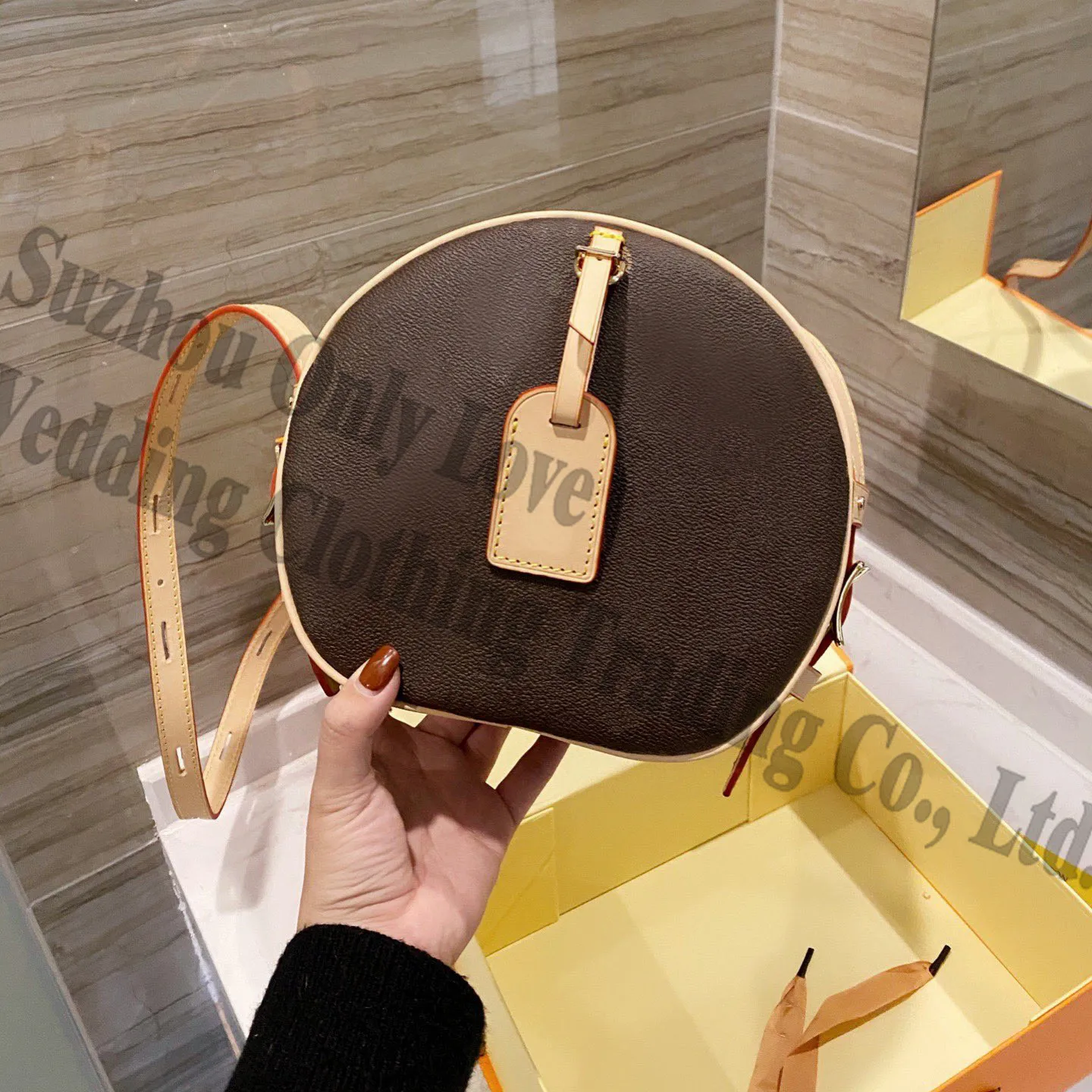 

Wholesale New Fashion Leather Waterproof Sling Bag Lady Shoulder Bag