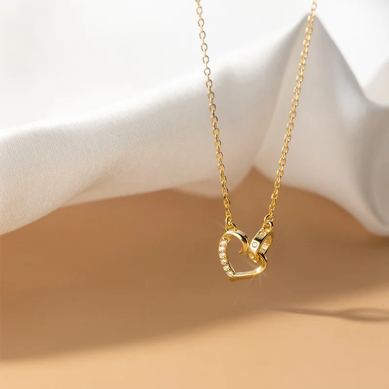 

Personalized Clavicle Chain Love Shape Charm Necklace S925 Sterling Silver Love Ring Interlock Pendant Necklace, Gold,silver