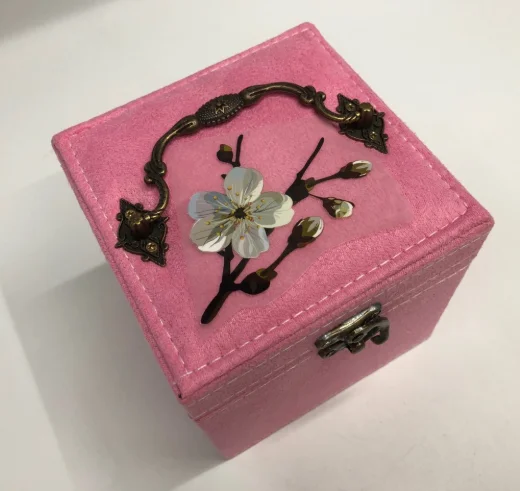 

Elegant small size ribbon embroidery travel jewelry organizer jewelry box packaging with handle travel jewelry organizer