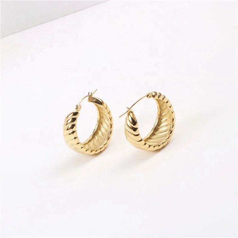 

2021 Gorgeous 18K PVD Gold Plated Croissant Hoop Earring Stainless Steel Earring Tarnish Free
