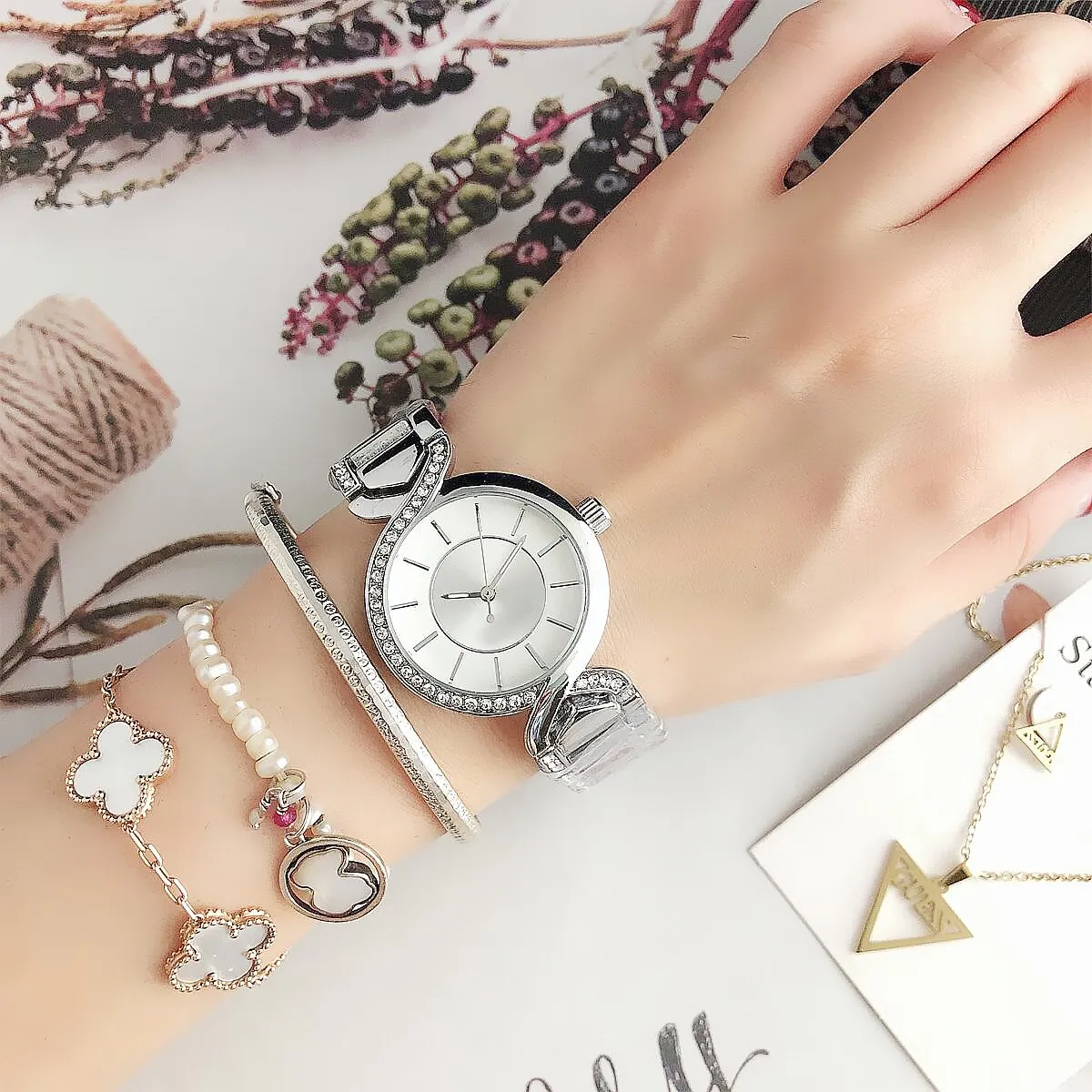 Women Simple Style Quartz Move