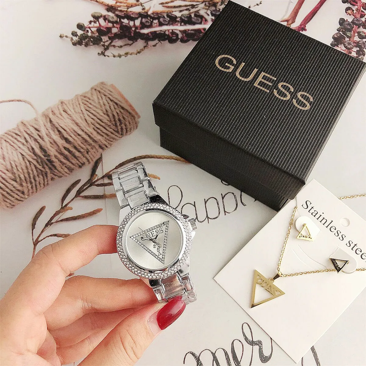 

Minimalistic watch custom logo brand 2021 Fancy ladies classic watch alloy strap diamond wrist watch for women, Black