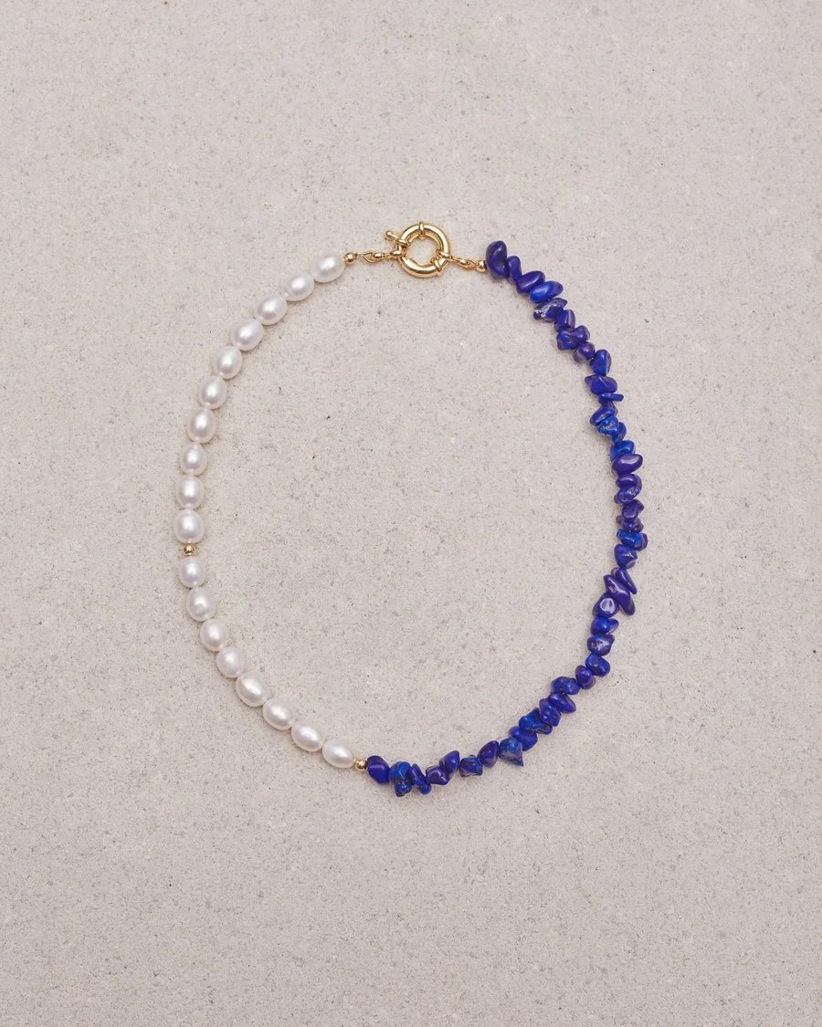 

Atelier Studio 2021 new original design chic trendy freshwater pearl natural stone choker short necklace gold beads OT buckle, White & blue