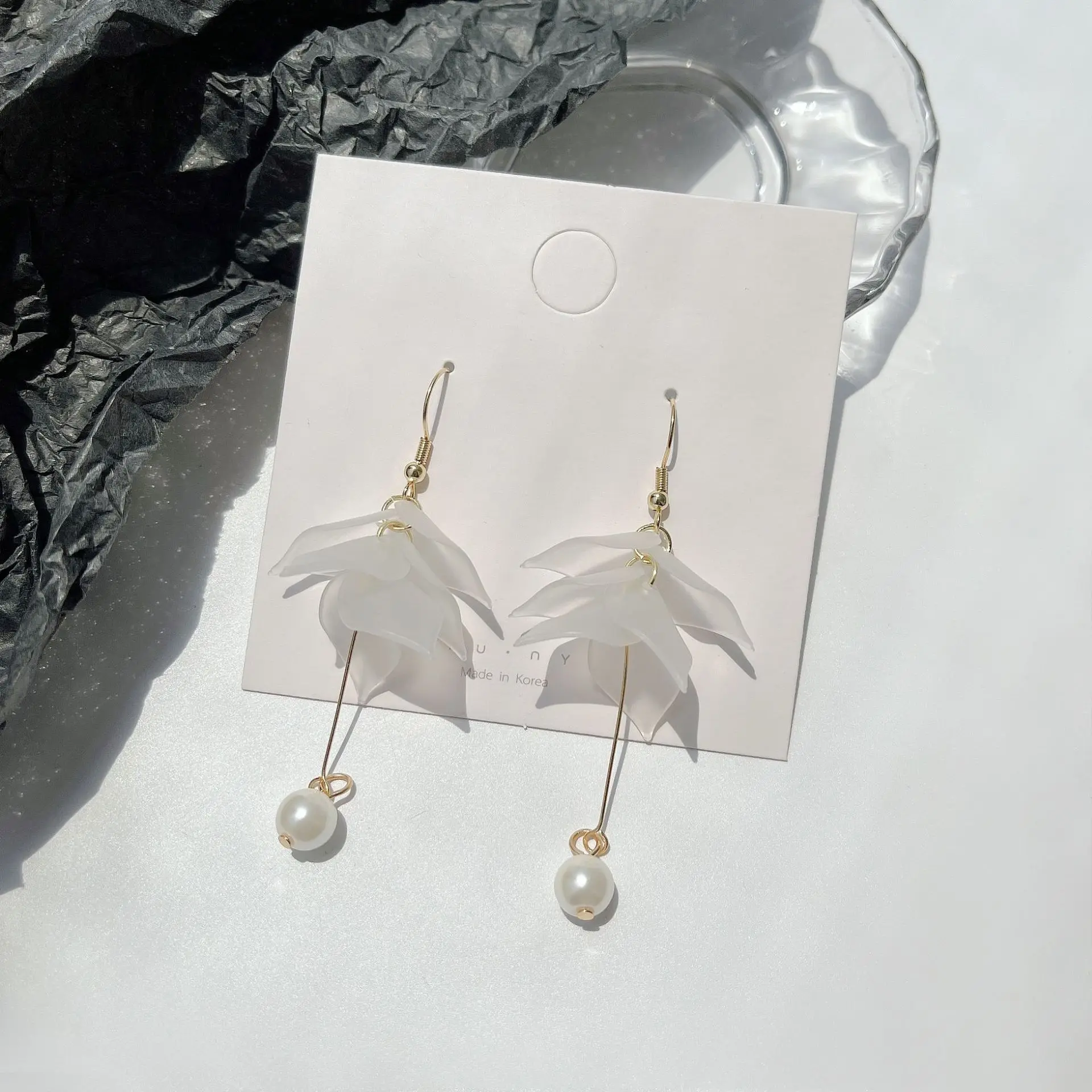 

2021 New Color Pearl Korean Simple Cute Acrylic Petal Pearl Drop Earrings Boho Maxi Statement Earrings, As the picture