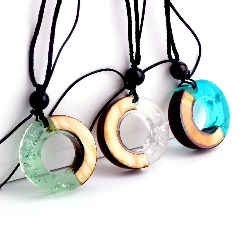 

Ruigang Vintage Adjustable Black Rope Chain Clear Wood Round Pendant Handmade Wooden Resin Circle Necklace