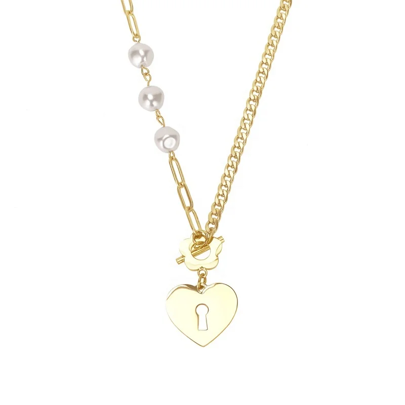 

2021 Hot Sell Daily Wear Jewelry Pearl Heart Pendant Necklace Figaro Chain Stainless Steel Necklace Link Chain Necklace For Gift