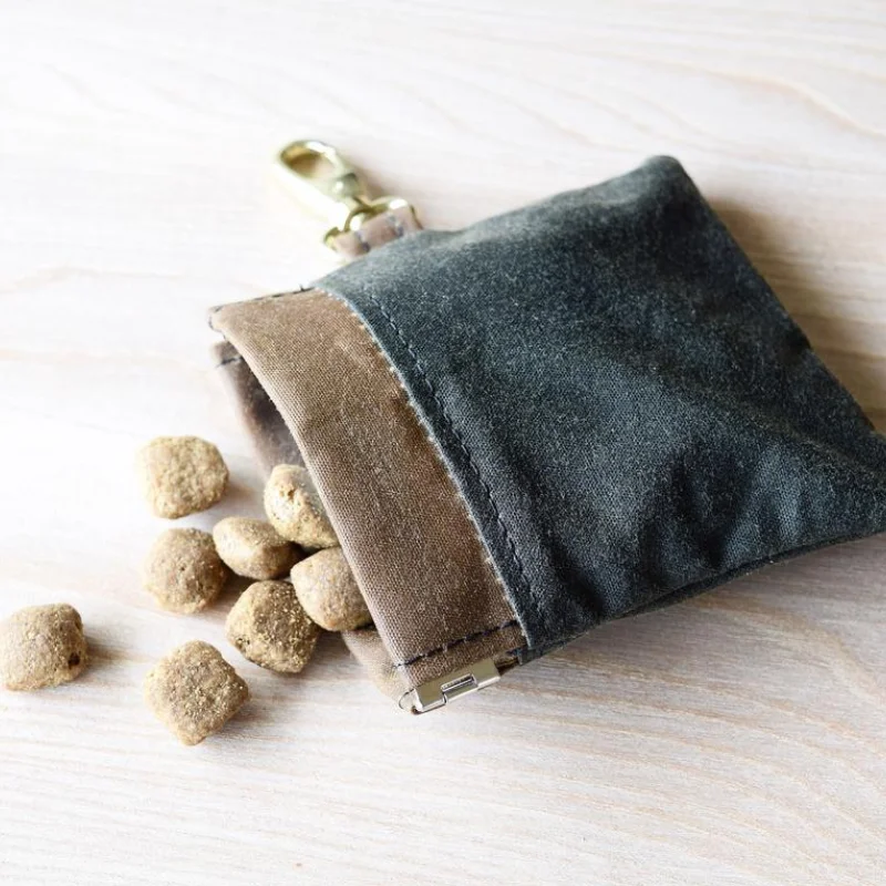 

Canvas Dog Training Food Bag Pet Treat Pouch Bag with Custom Logo, Brown/gray/blue