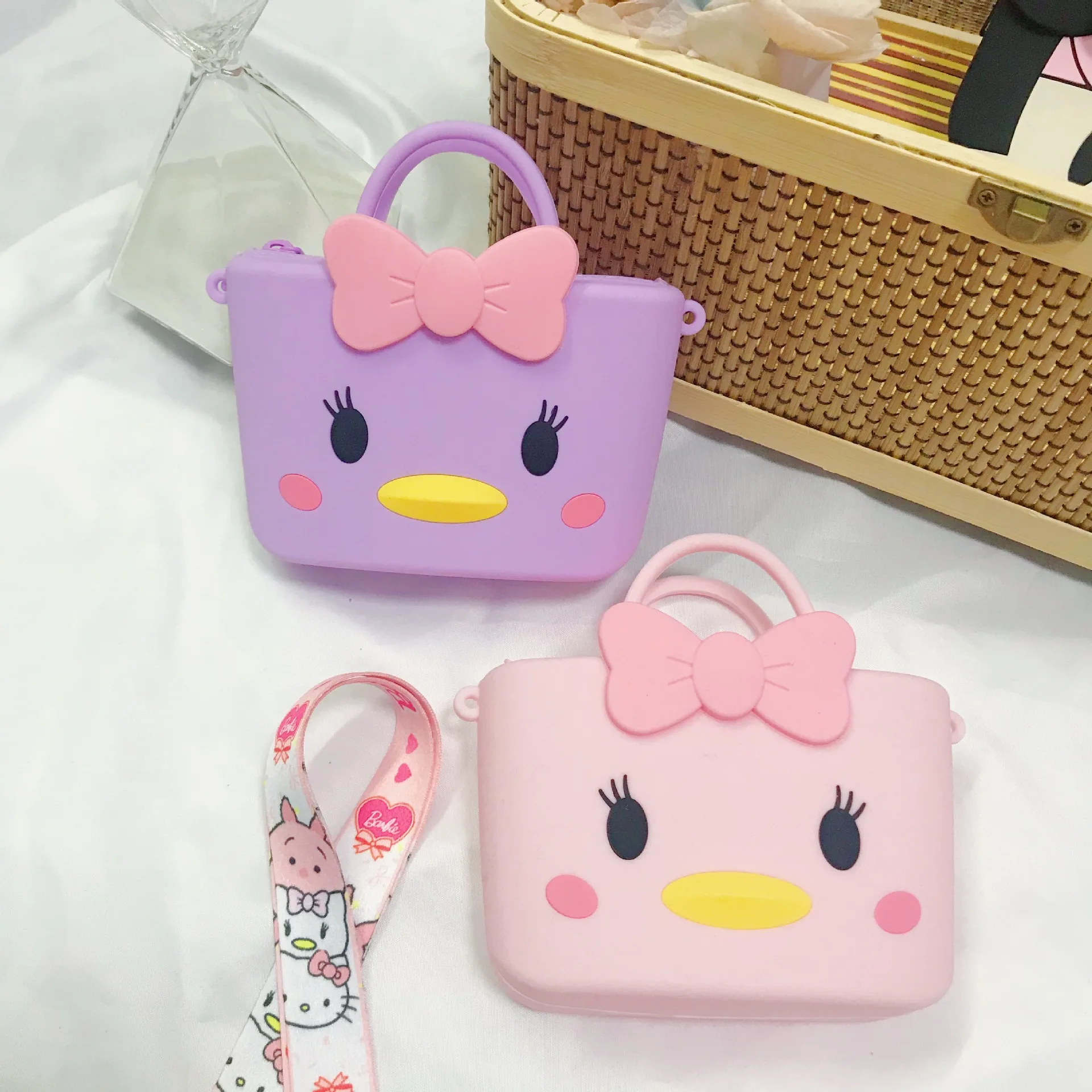 

Mini Coin Bag NEW Womans Coin Purse Wallet Silicone Cartoon Small Change Purse Wallet Small Tote Bag For Kids Girl Gift, 6 colors, more pls contact with us.