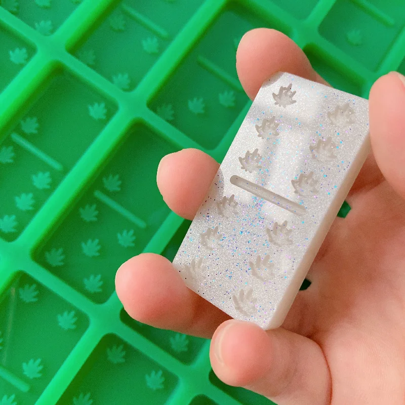 

LOVE'N design LV004D resin game mould  Double 6 weeds leaf point Domino Silicone Mold for DIY glitter item