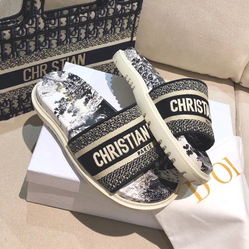 

New 2021 D letters thick soles slippers high flat women's shoes to wear ethnic wind beach slippers