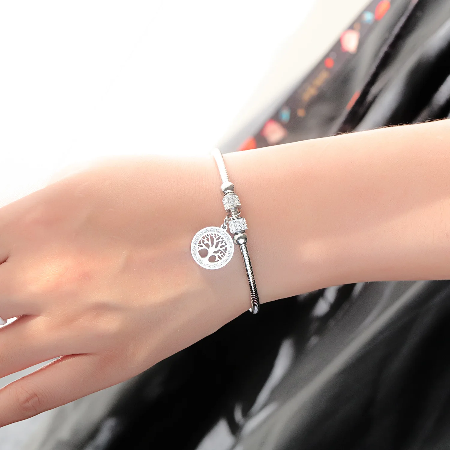 

2021 Sailing Jewelry Round Bead Tree of Life Crystal Bracelet Titanium Steel Hollow Tree of Life Bangle