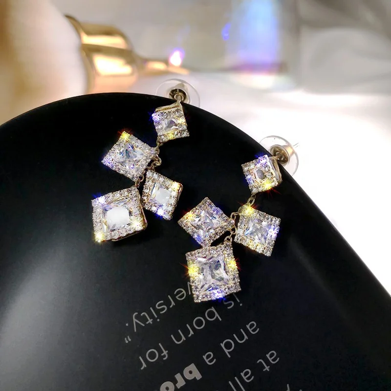 

Geometric Square Shiny Rhinestone Earrings Women's Fashion Earrings Cold Style Elegant and Simple Earrings Jewelry, Picture shows