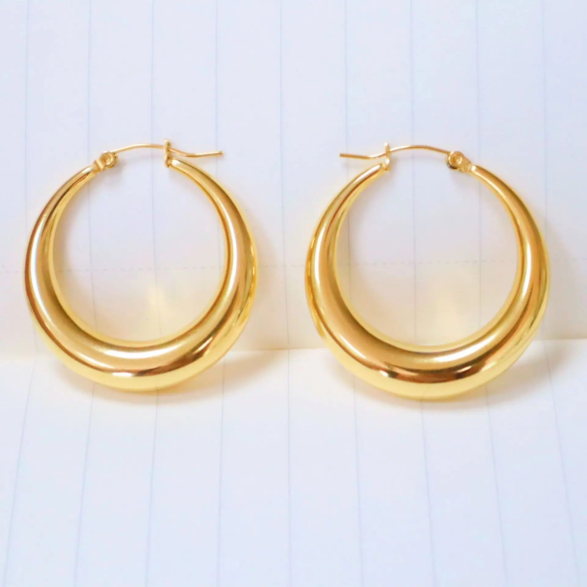 

18K Gold Plated Stainless Steel Big Smooth Circle Hoop Earrings Oversize Crescent Shaped Hoop Earrings for Women