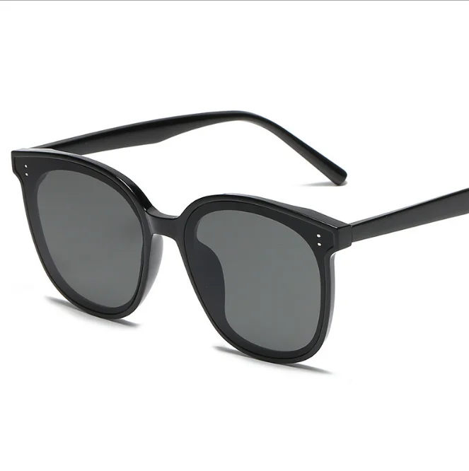 

Same model as brand G fashion sunglasses with package