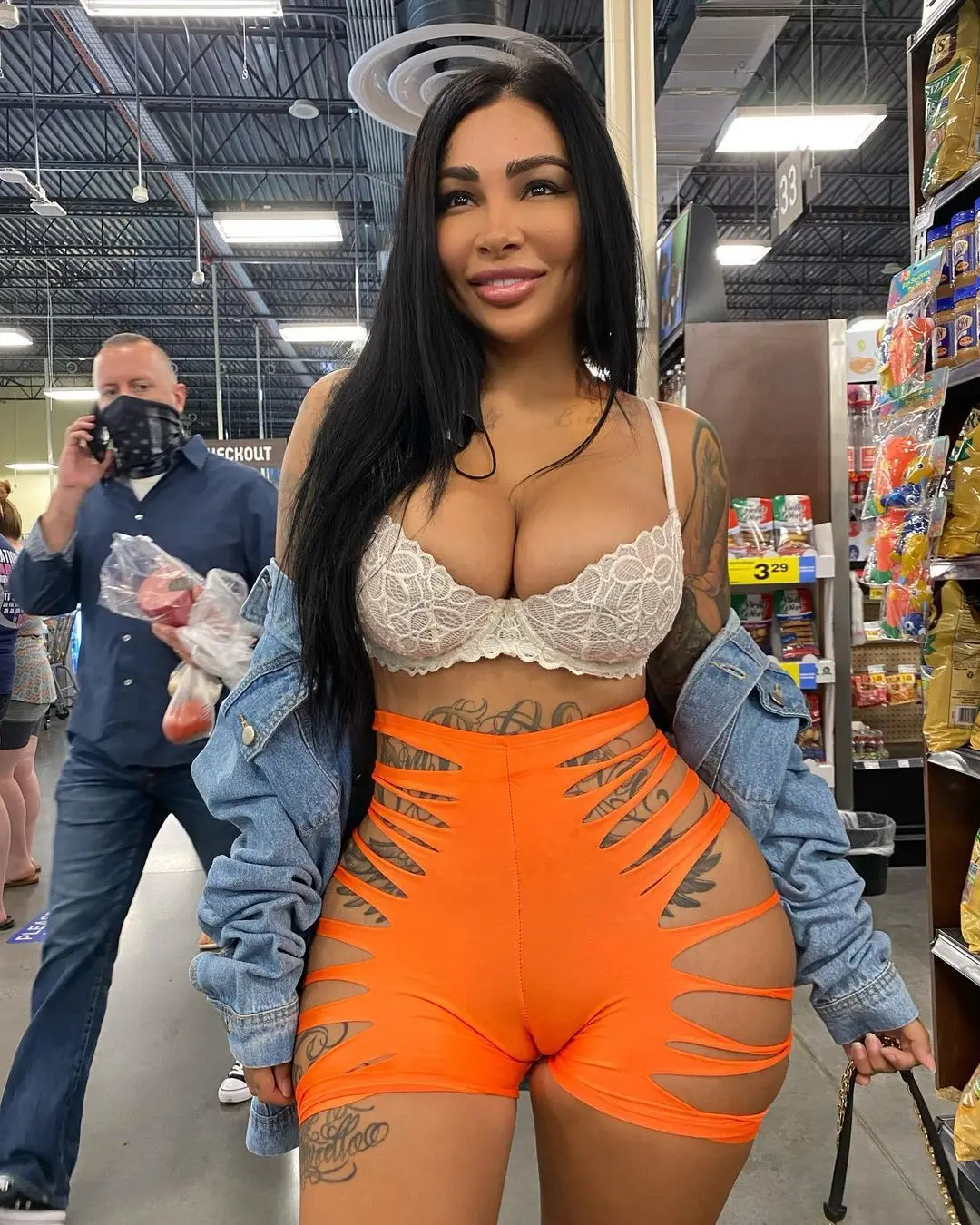 

Free Shipping R02066 - 2021 new arrival women sexy bodycon ripped solid shorts