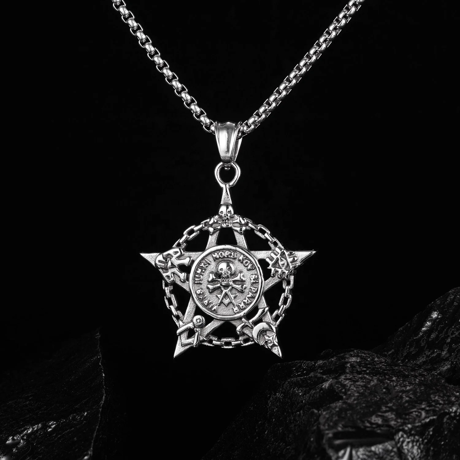 

European and American men's trendy titanium steel necklace cross-border hot sale jewelry hollow five-pointed star pendant