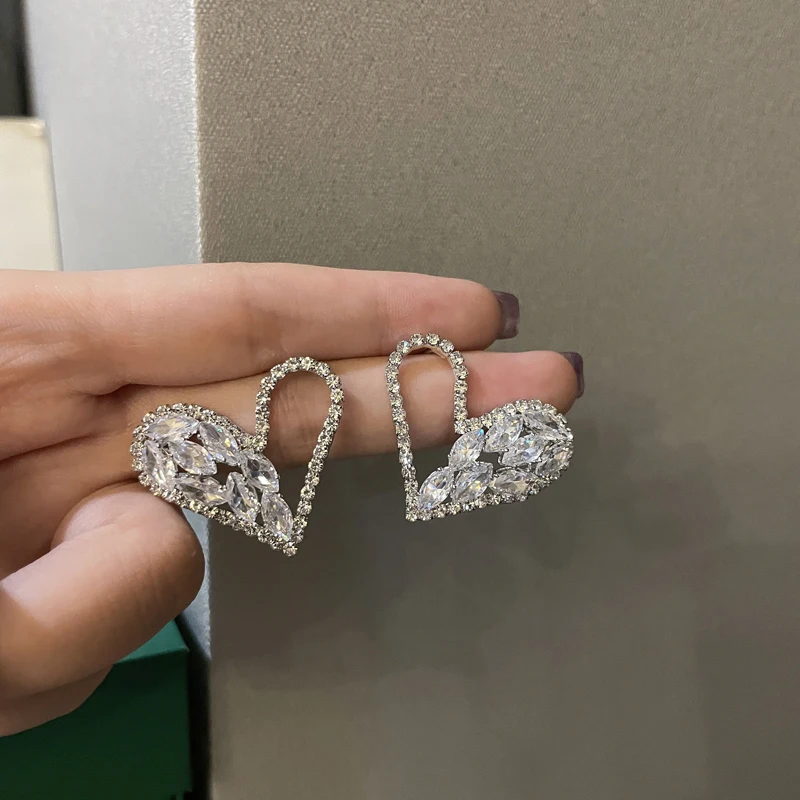 

Vershal D-89 Fancy Silver Plated Luxury Bling Full Zircon Hollow Heart Stud Earrings For Women