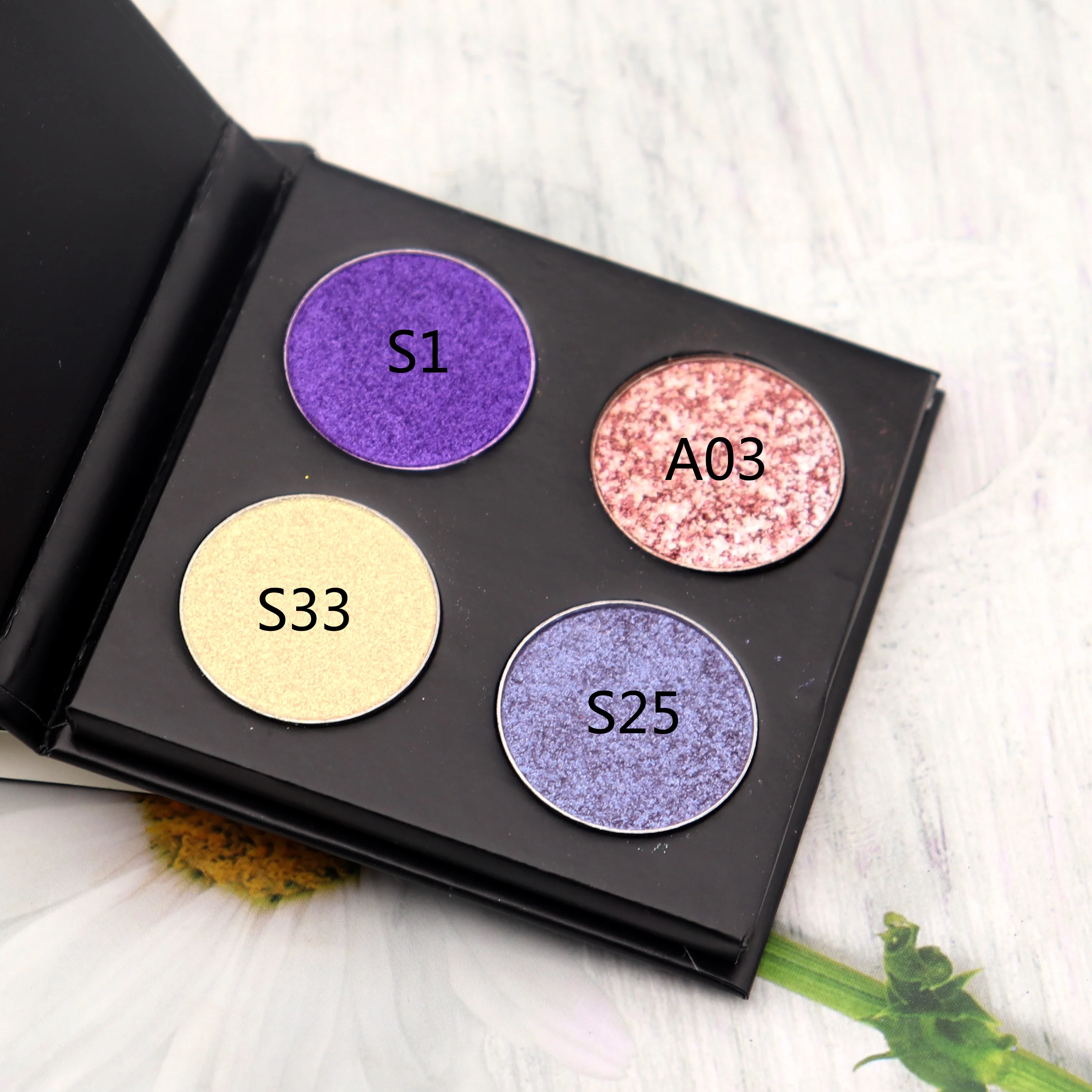 

Customizable 4-Color Matte Eyeshadow Palette Private Label Wholesale Shimmer Eye Shadow